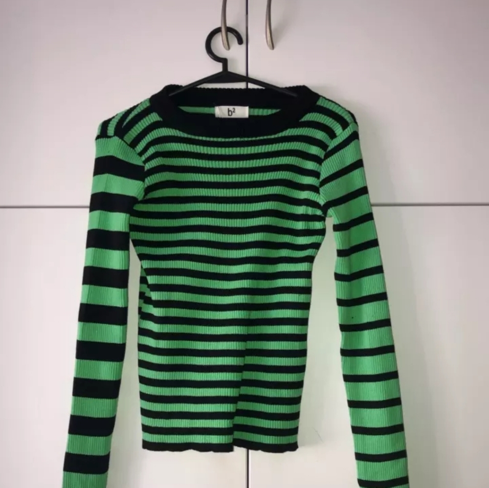 🎀 NWOT YSK Stripped Long-Sleeve